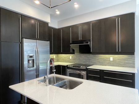 For Lease - 2276 Whistling Springs Crescent, Oakville, Ontario - Photo 2