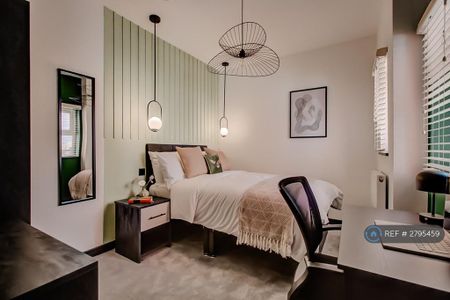 1 bedroom in a house share to rent - Photo 3