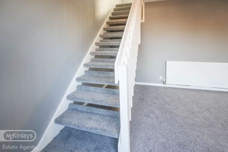 3 bedroom Semi Detached for rent - Photo 5