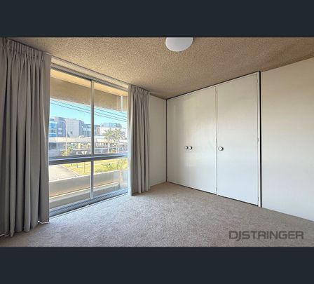 5/130 Marine Parade, Coolangatta, Qld 4225 - Photo 1