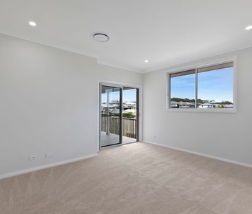 Comfortable Three Bedroom Living in Woongarrah - Photo 3