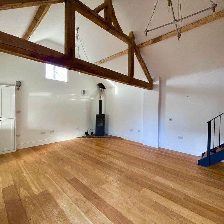 3 bedroom barn conversion to let - Photo 1