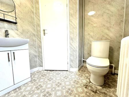 4 bedroom semi-detached house to rent - Photo 4