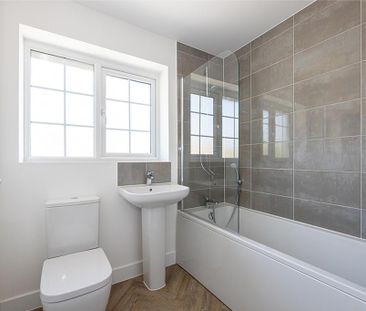 4 bedroom semi-detached house to rent - Photo 4