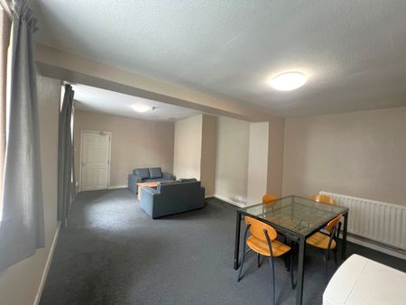 4 Bed End Terrace, Stokes Croft, BS1 - Photo 4