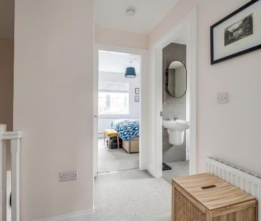 29 Sir Richard Wallace Gardens, Lisburn, BT28 3FL - Photo 1