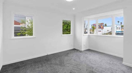 Hillsborough living! - Photo 5