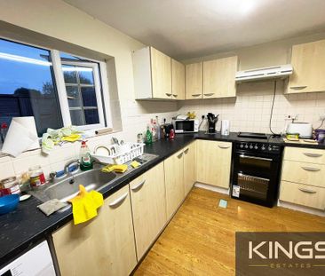 3 bedroom flat to rent - Photo 6