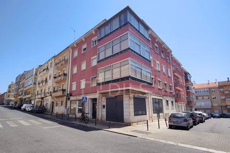 Apartamento T2 para arrendamento em Alcântara, Lisboa - Photo 2