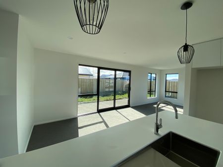 3 Bedroom Home in Ravenswood - 6 Months Rental - Photo 4