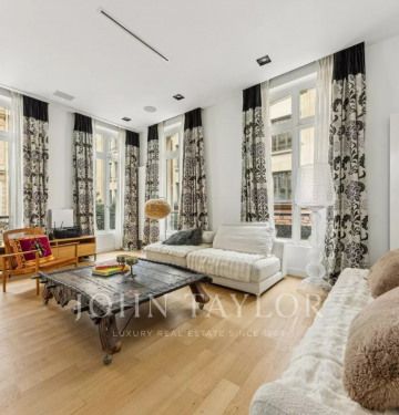 Appartement • Saint Philippe du Roule - Photo 2