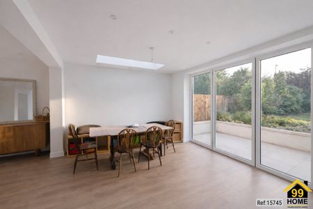 4 bed Semi-detached in Amberley Road , Patchway, Bristol, BS34 6BX - Photo 2