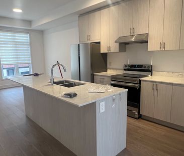 For Lease - 4 Chestnut Court, Aurora, Ontario - Photo 2