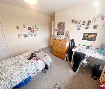 4 bedroom semi-detached house to rent - Photo 5