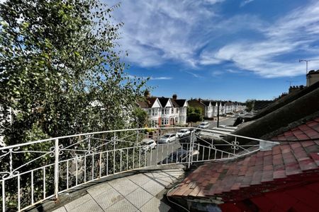 2 bed Flat Elderton Road, Essex, Westcliff-on-Sea, SS0 - Photo 3