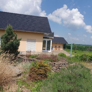 - Niedrigenergie EFH mit Doppelgarage - Photo 2