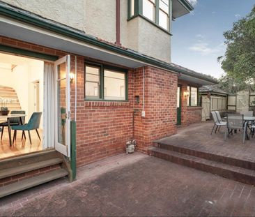 A Warm and Charming Family Home in a Tightly Held Camberwell Pocket - Photo 4