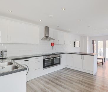 6 bedroom semi-detached house to rent - Photo 1