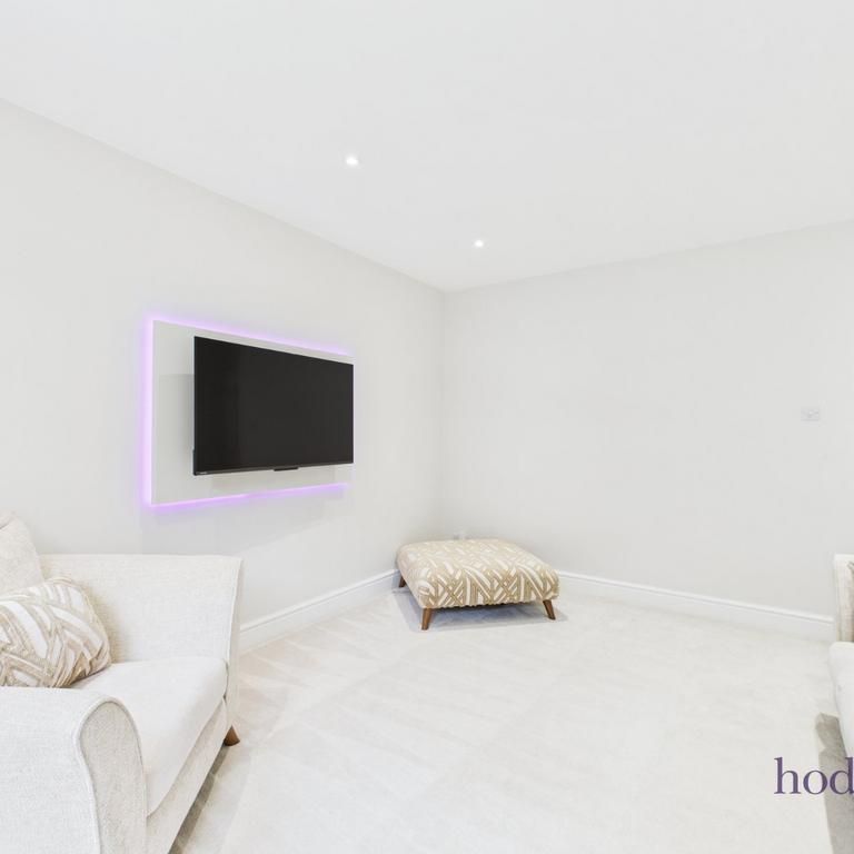 4 bedroom semi-detached house to rent - Photo 1