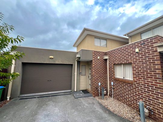 Modern 2 Bedroom Townhouse - Photo 1