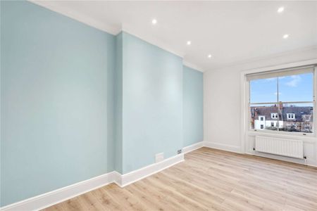 A newly refurbished two bedroom flat in a striking period mansion block close to the open spaces of Clapham Common - Photo 2