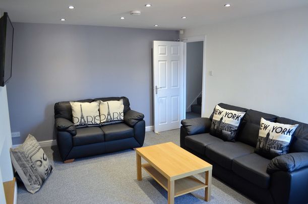 5 Bedroom House, Second Avenue, Heaton - Photo 1