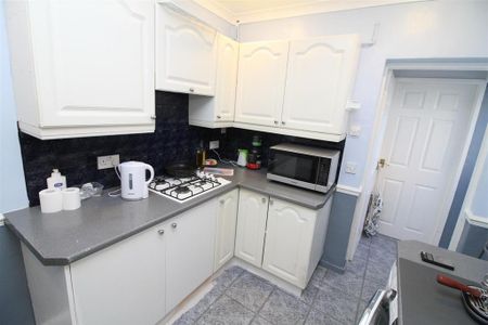 1 bedroom in a house share to rent - Photo 4