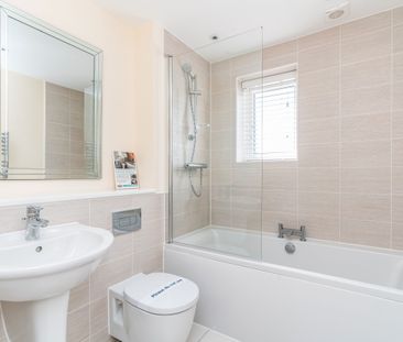 3 bedroom town house to rent Kingsman Drive, Botley, SO32 - Photo 4