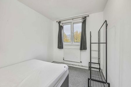 3 bedroom flat to rent - Photo 4