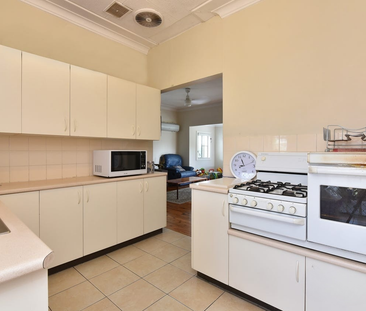 DELIGHTFUL & INVITING - Photo 2