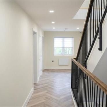 West Wycombe Road, High Wycombe - Photo 1