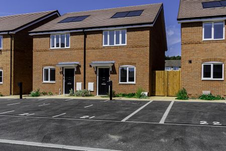 2 bedroom semi-detached house to rent - Photo 4