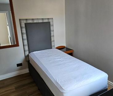 22 Wellington Park Avenue, Belfast, BT9 6DT - Photo 6