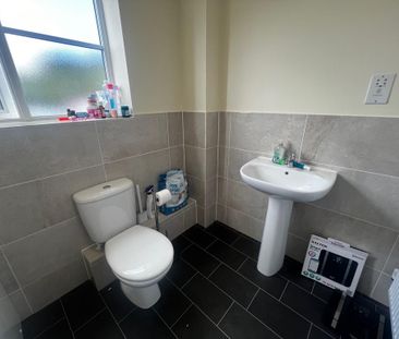 3 bedroom semi-detached house to rent - Photo 4