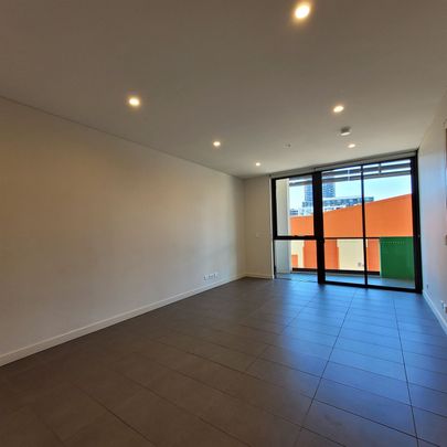 Spacious One Bedroom Apartment in Viking complex - Photo 1