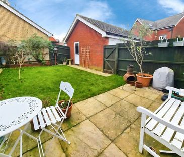 Semi-detached house to rent on - Photo 5