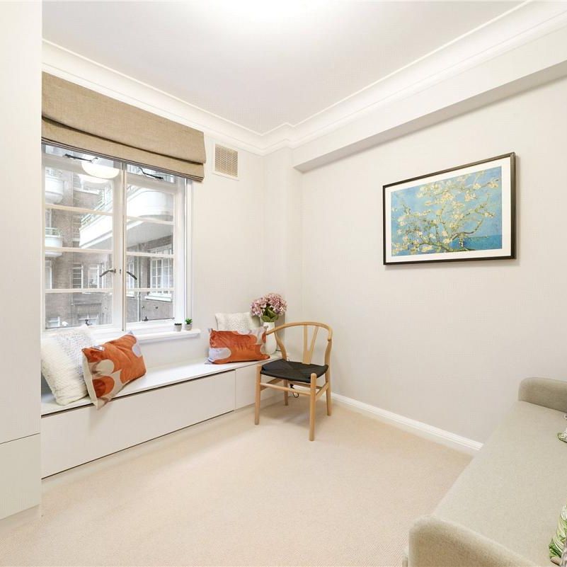 3 bedroom flat in Gloucester Place - Photo 1