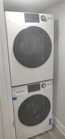 Detached Home For Lease | W9238503 - Photo 4