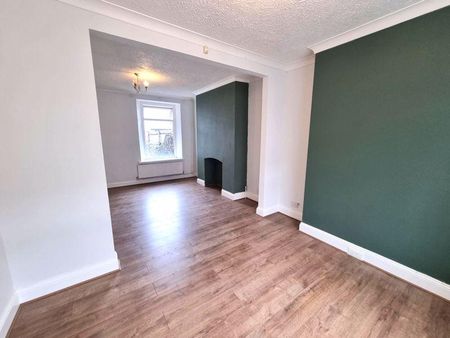 3 bedroom terraced house to rent - Photo 4