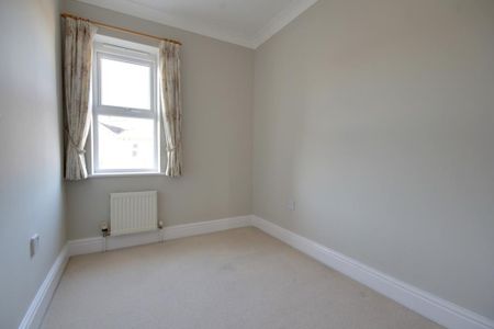 3 bedroom end of terrace house to rent - Photo 4