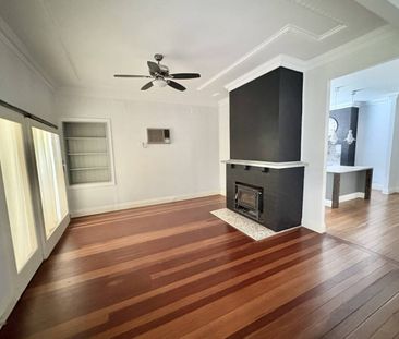 STYLISH 2 BEDDER STEPS FROM THE PARK AND THE NEW GRAFTON POOL - Photo 2