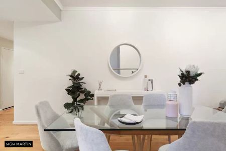 MGM MARTIN - TWO BEDROOM APARTMENT - Photo 2