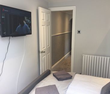 4 Bed Terraced House, Lewes Road, BN2 - Photo 3