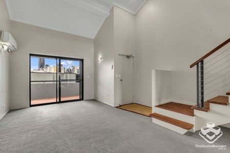 Beautifully designed loft apartment located in the heart of Spring Hill - Photo 2
