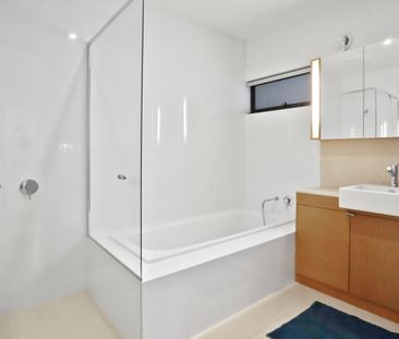 Spacious Living with Modern Comfort and Versatile Design - Photo 5