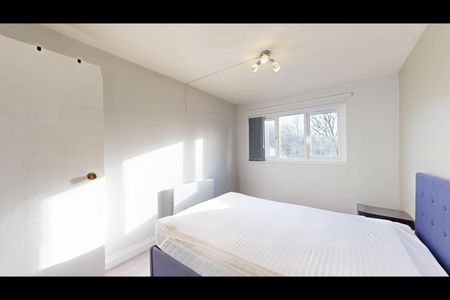 2 Bed Flat, Harp Island Close, NW10 - Photo 4