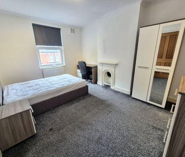 4 bedroom terraced house to rent - Photo 4