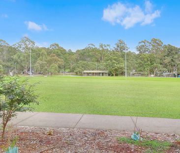 Well Maintained 3 Bedroom plus Study, Full Brick Villa in Handy Loc... - Photo 1