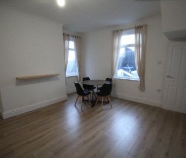 3 bedroom end of terrace house to rent - Photo 1
