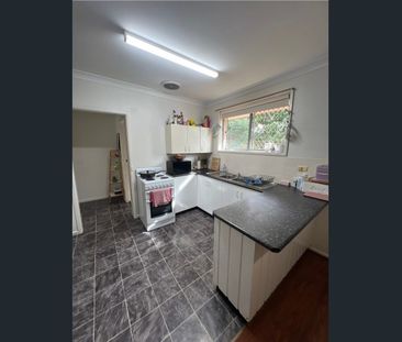 Tidy Two Bedroom Unit - Photo 4